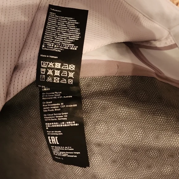 On Running Explorer Jacket